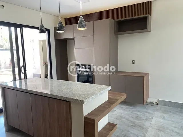 Casa com 250m² 4 quartos e 4 banheiros, à venda, no bairro Parque Brasil 500 em Paulínia