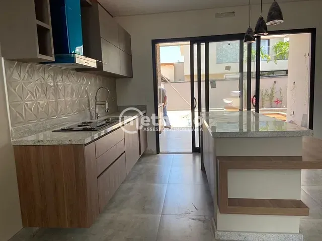Casa com 250m² 4 quartos e 4 banheiros, à venda, no bairro Parque Brasil 500 em Paulínia