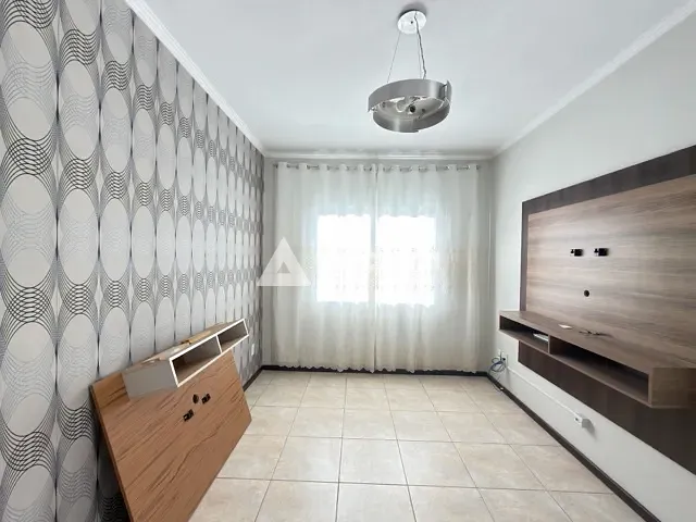 Casa 3 quartos e 2 banheiros, para alugar, no bairro Jardim Carvalho em Ponta Grossa