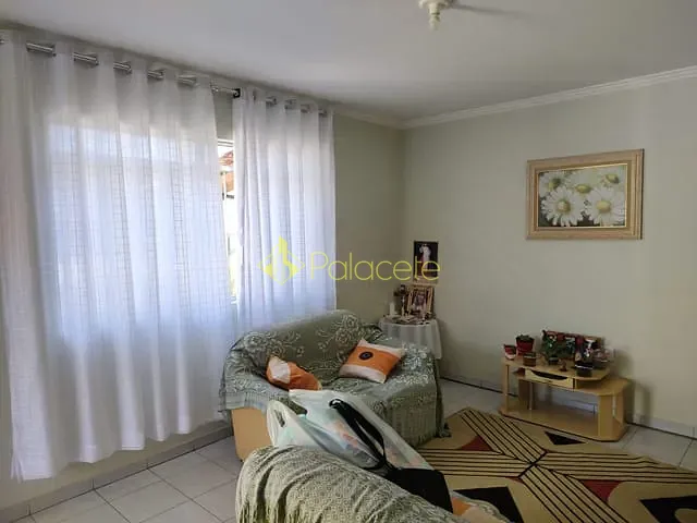 Casa com 360m² 3 quartos e 3 banheiros, à venda, no bairro Parque Senhor do Bonfim em Taubaté