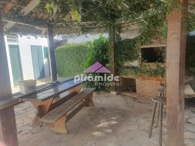Casa com 10m² 5 quartos e 3 banheiros, à venda, no bairro Sumaré em Caraguatatuba