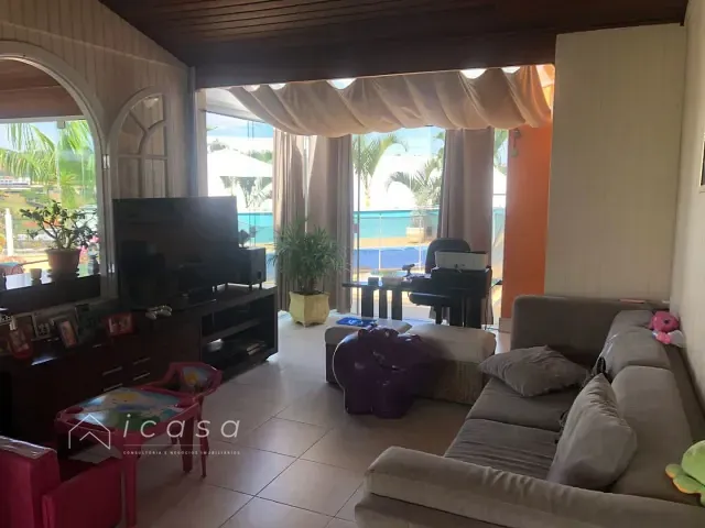 Casa com 690m² 4 quartos e 5 banheiros, à venda, no bairro Centro em Igaratá