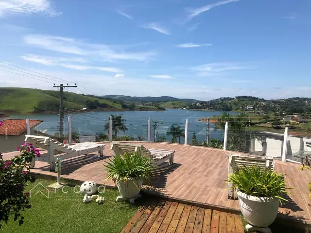 Casa com 690m² 4 quartos e 5 banheiros, à venda, no bairro Centro em Igaratá