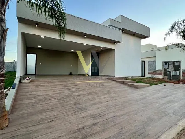Casa com 360m² 3 quartos e 4 banheiros, à venda, no bairro Condomínio Gaudí em Anápolis