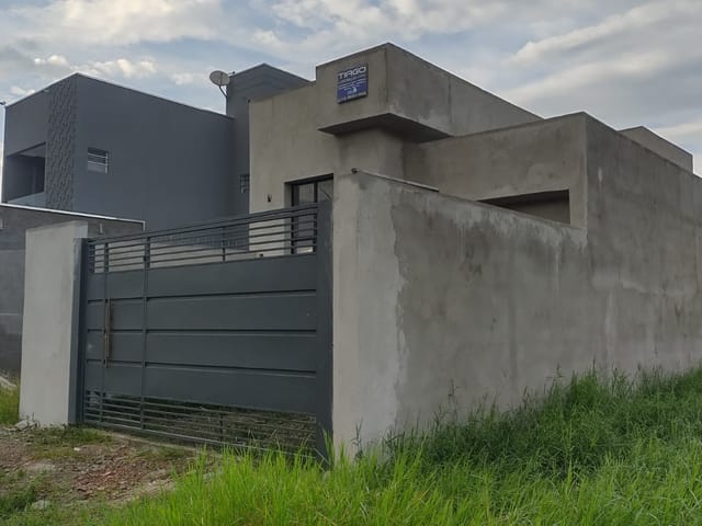 Casa com 150m² 3 quartos e 2 banheiros, à venda, no bairro Vila Areao em Taubaté