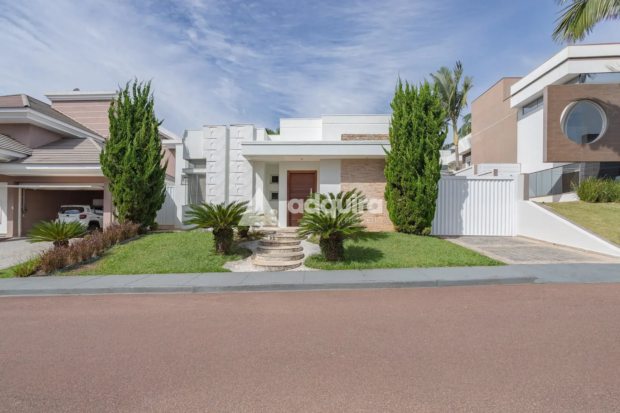 Casa, 3 quartos, 298 m² - Foto 1