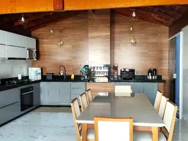 Casa com 250m² 4 quartos e 2 banheiros, à venda, no bairro Loteamento Villa Branca em Jacareí