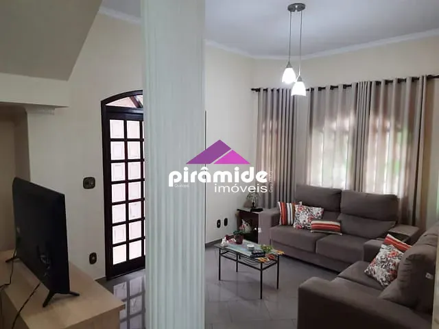 Casa com 250m² 3 quartos e 3 banheiros, à venda, no bairro Vila Antônio Augusto Luiz em Caçapava