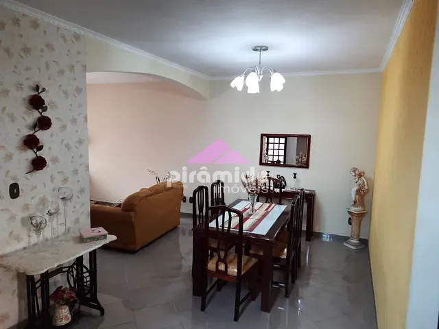 Casa com 250m² 3 quartos e 3 banheiros, à venda, no bairro Vila Antônio Augusto Luiz em Caçapava