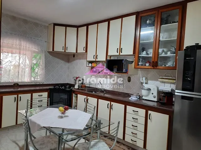Casa com 250m² 3 quartos e 3 banheiros, à venda, no bairro Vila Antônio Augusto Luiz em Caçapava