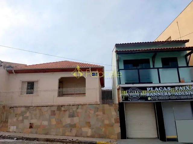 Casa com 225m² 5 quartos e 3 banheiros, à venda, no bairro Vila Zélia em Lorena