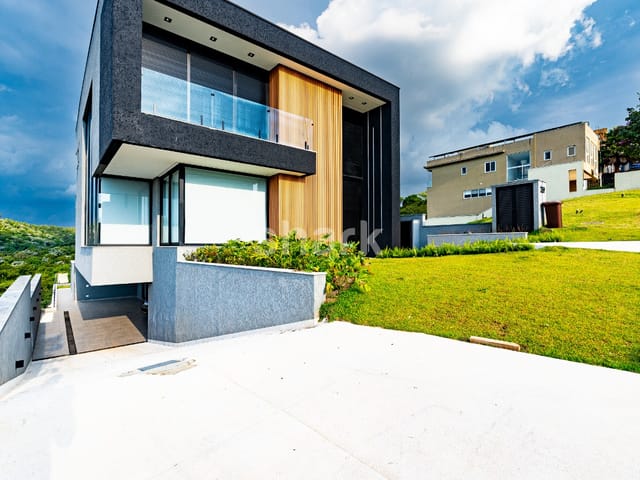Casa com 490m² 4 quartos e 5 banheiros, à venda, no bairro Alphaville em Santana de Parnaíba