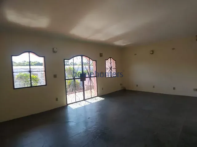 Casa com 275m² 3 quartos e 2 banheiros, para alugar, no bairro Parque São Quirino em Campinas