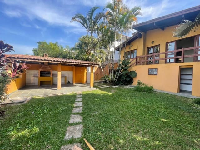 Casa com 348m² 4 quartos e 2 banheiros, para alugar, no bairro Urbanova em São José Dos Campos