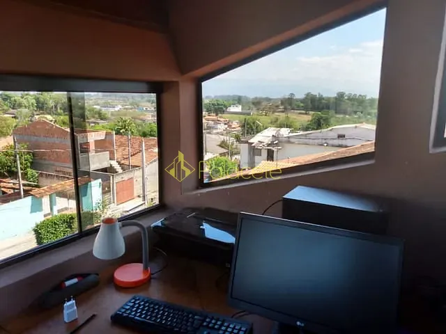 Casa 3 quartos e 3 banheiros, à venda, no bairro Campinas em Pindamonhangaba