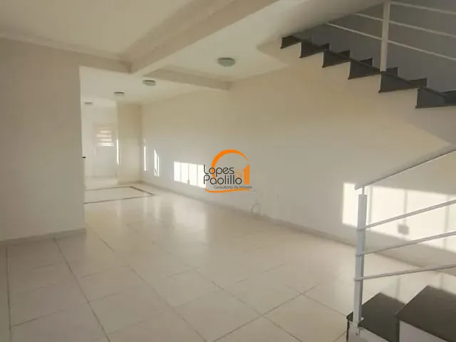 Casa com 180m² 3 quartos e 3 banheiros, para alugar, no bairro Retiro das Fontes em Atibaia