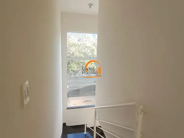 Casa com 180m² 3 quartos e 3 banheiros, para alugar, no bairro Retiro das Fontes em Atibaia