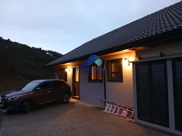 Casa com 10m² 3 quartos e 4 banheiros, à venda, no bairro Parque da Água Santa em Campos Do Jordão