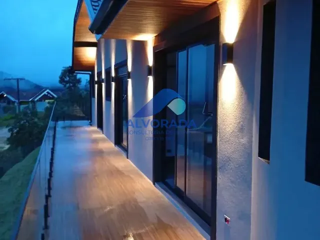 Casa com 10m² 3 quartos e 4 banheiros, à venda, no bairro Parque da Água Santa em Campos Do Jordão