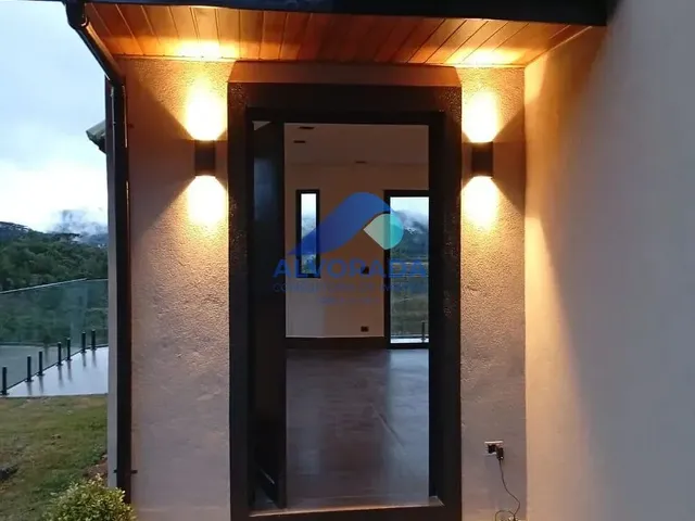 Casa com 10m² 3 quartos e 4 banheiros, à venda, no bairro Parque da Água Santa em Campos Do Jordão