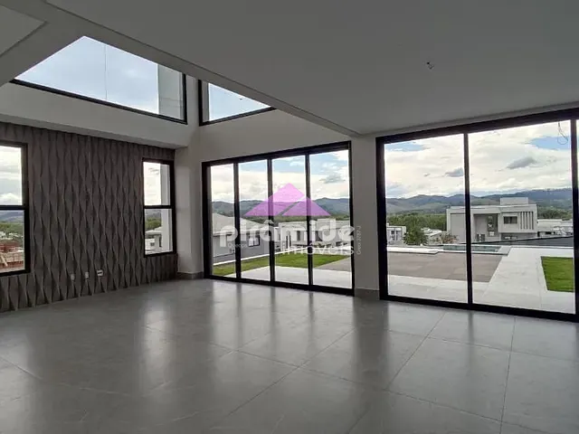 Casa com 600m² 4 quartos e 5 banheiros, à venda, no bairro Urbanova em São José dos Campos