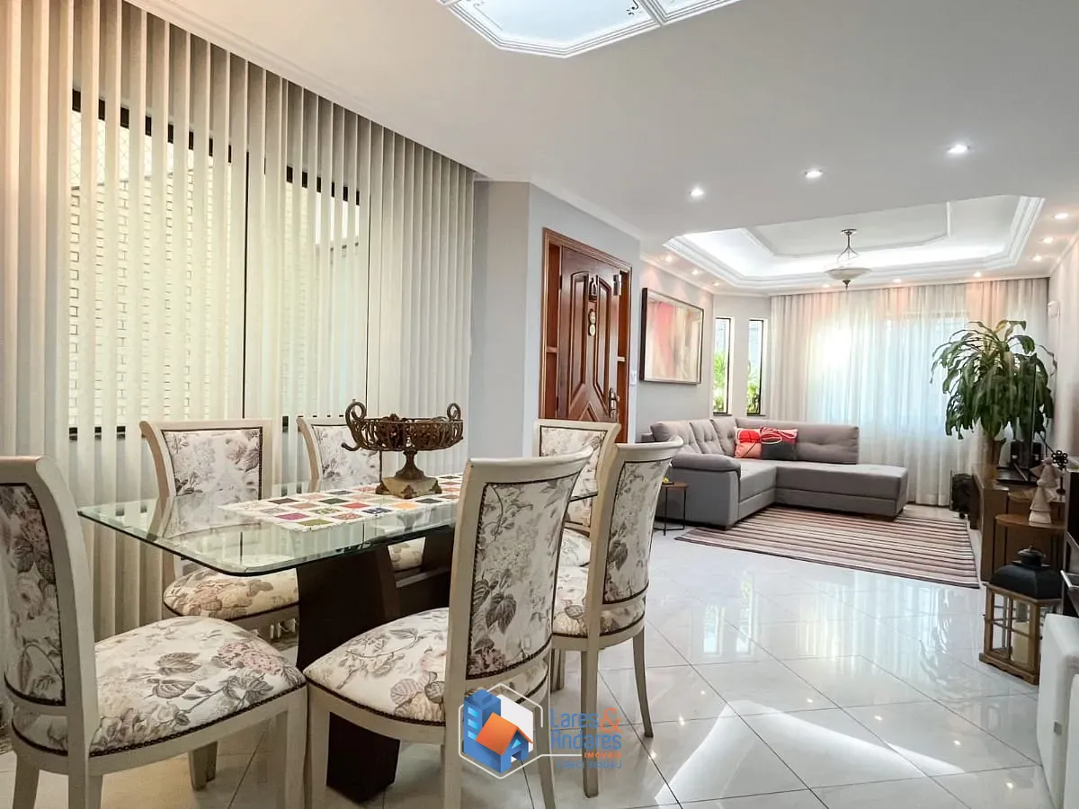 Casa, 4 quartos, 200 m² - Foto 1