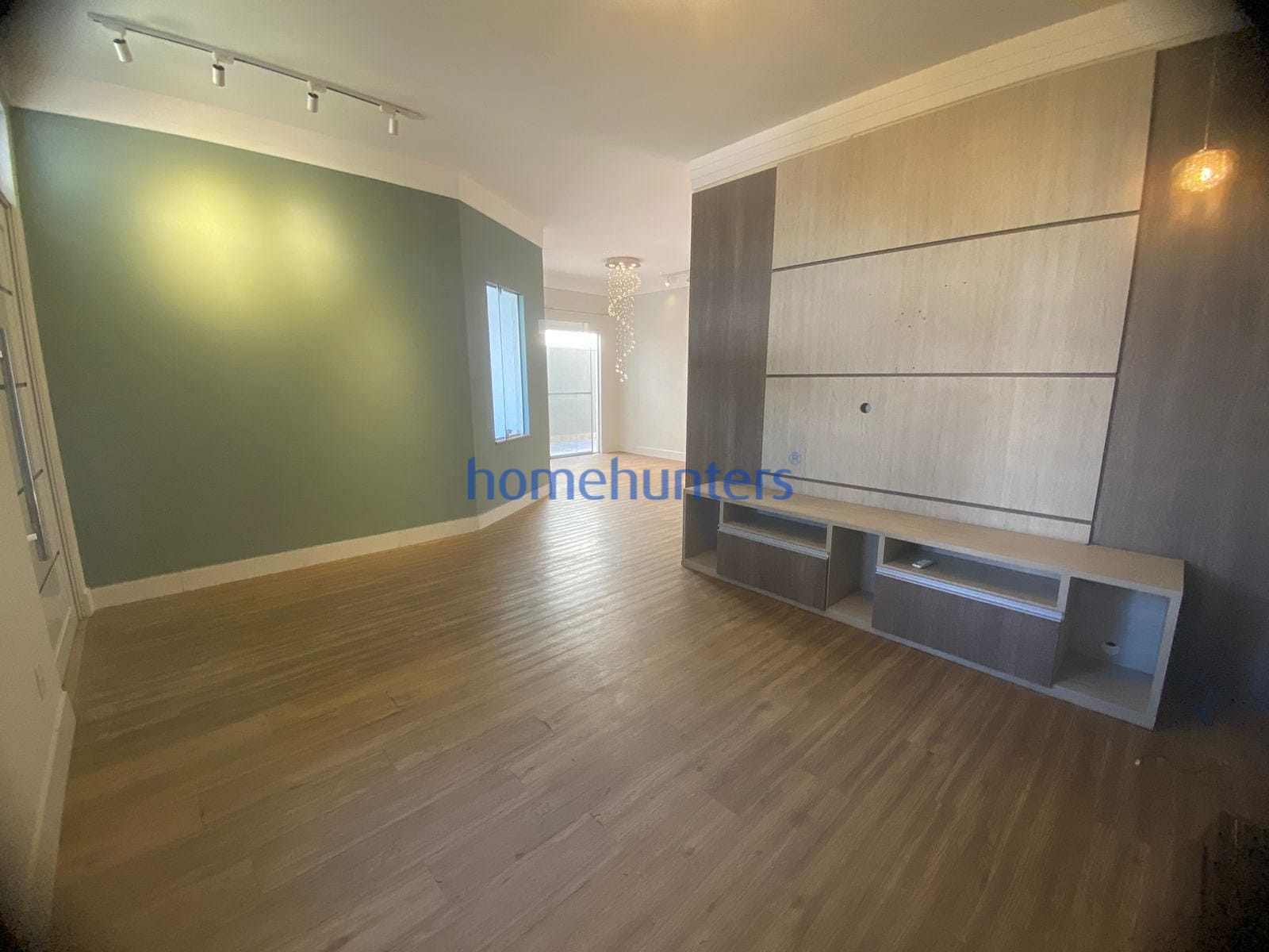 Casa à venda com 3 quartos, 136m² - Foto 1