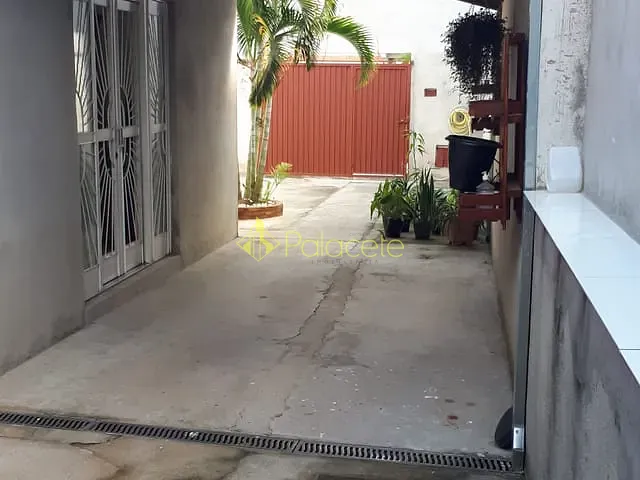 Casa com 200m² 2 quartos e 2 banheiros, à venda, no bairro Parque das Palmeiras em Pindamonhangaba