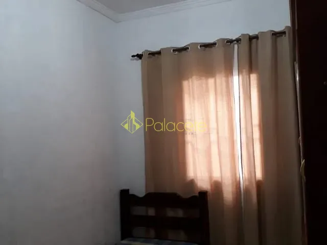 Casa com 200m² 2 quartos e 2 banheiros, à venda, no bairro Parque das Palmeiras em Pindamonhangaba
