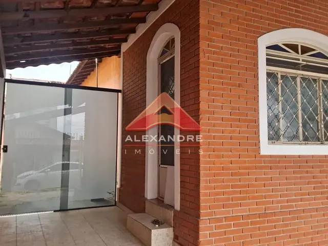 Casa com 250m² 2 quartos e 1 banheiro, para alugar, no bairro Jardim Ismênia em São José Dos Campos