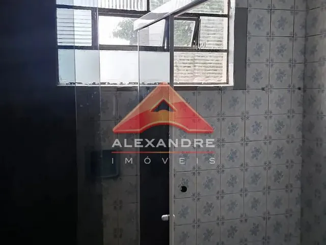Casa com 250m² 2 quartos e 1 banheiro, para alugar, no bairro Jardim Ismênia em São José Dos Campos