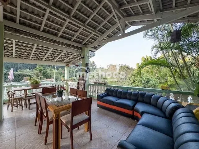 Chácara com 2000m² 5 quartos e 7 banheiros, à venda, no bairro Condomínio Nova Suiça em Valinhos