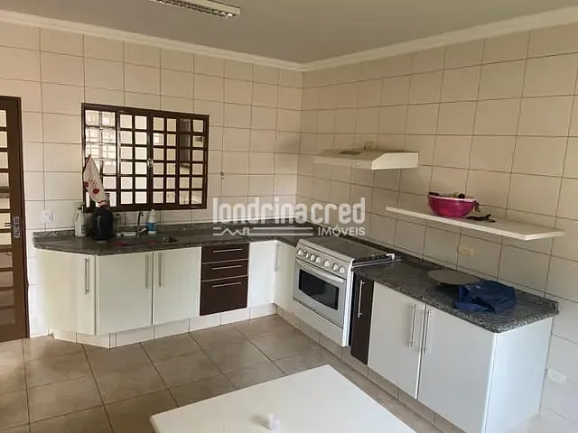 Casa com 330m², à venda, no bairro Jardim Primavera em Londrina