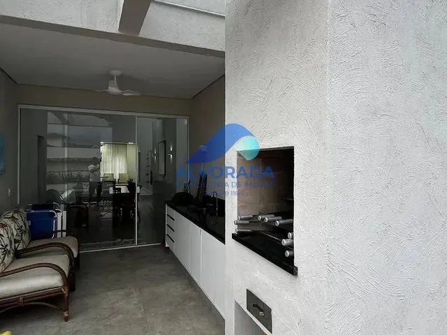 Casa com 380m² 3 quartos e 2 banheiros, à venda, no bairro Mar Verde II em Caraguatatuba