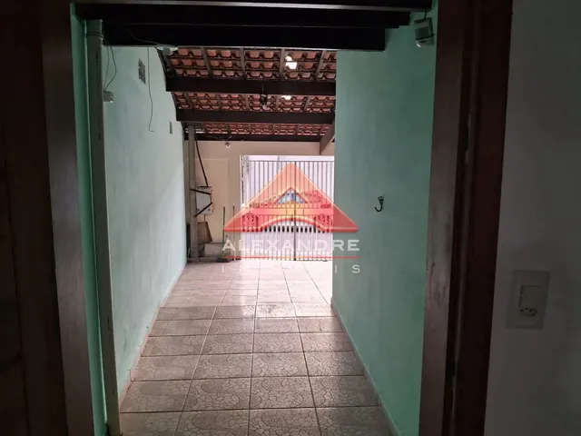 Casa com 10m² 3 quartos e 2 banheiros, à venda, no bairro Monte Castelo em São José Dos Campos