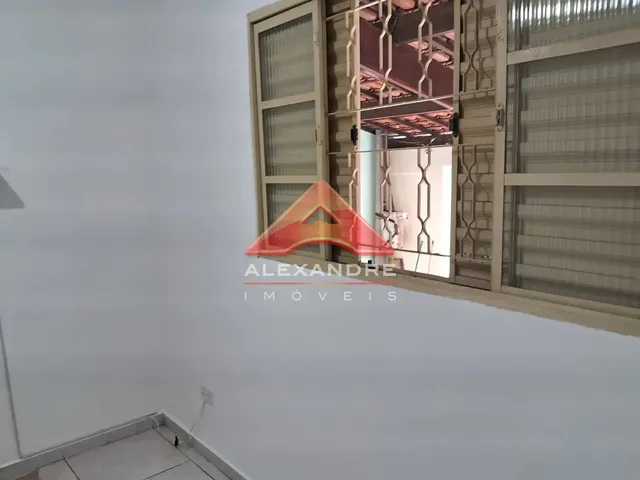 Casa com 10m² 3 quartos e 2 banheiros, à venda, no bairro Monte Castelo em São José Dos Campos