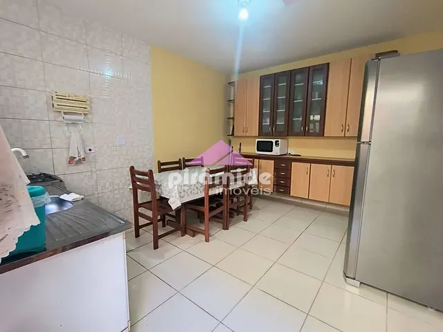 Casa com 180m² 3 quartos e 4 banheiros, à venda, no bairro Massaguaçu em Caraguatatuba