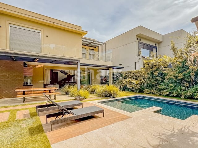 Casa com 448m² 4 quartos e 6 banheiros, à venda ou para alugar, no bairro Alphaville Conde II em Barueri