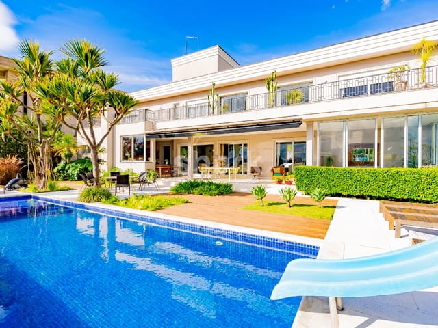 Casa com 1100m² 4 quartos e 6 banheiros, à venda, no bairro Tamboré em Barueri