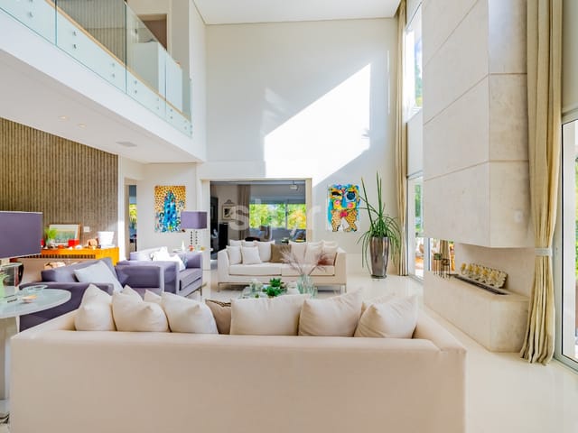 Casa com 1100m² 4 quartos e 6 banheiros, à venda, no bairro Tamboré em Barueri