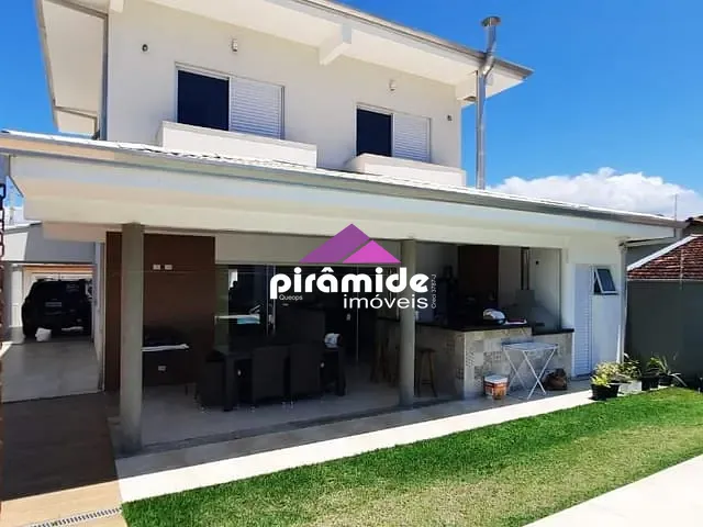 Casa com 360m² 4 quartos e 3 banheiros, à venda, no bairro Jardim Britânia em Caraguatatuba