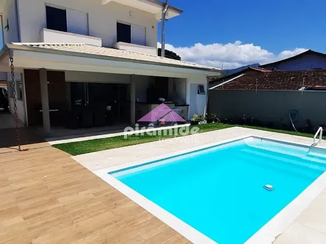 Casa com 360m² 4 quartos e 3 banheiros, à venda, no bairro Jardim Britânia em Caraguatatuba