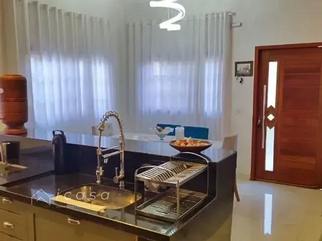 Casa com 5400m² 2 quartos e 3 banheiros, à venda, no bairro Vitória Régia em Atibaia