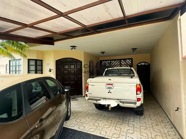 Casa com 375m² 4 quartos e 3 banheiros, para alugar, no bairro Coleginho em Jacareí