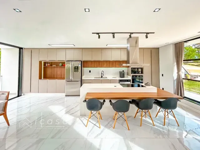 Casa com 1000m² 4 quartos e 6 banheiros, à venda ou para alugar, no bairro Tampanhão em Jambeiro