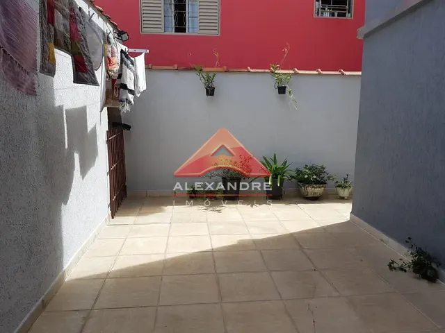 Casa com 250m² 3 quartos e 2 banheiros, à venda, no bairro Jardim Castanheira em São José dos Campos