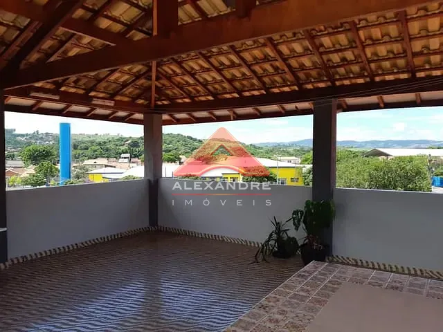 Casa com 250m² 3 quartos e 2 banheiros, à venda, no bairro Jardim Castanheira em São José dos Campos