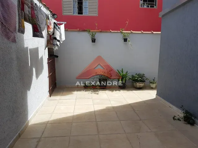 Casa com 250m² 3 quartos e 2 banheiros, à venda, no bairro Jardim Castanheira em São José dos Campos