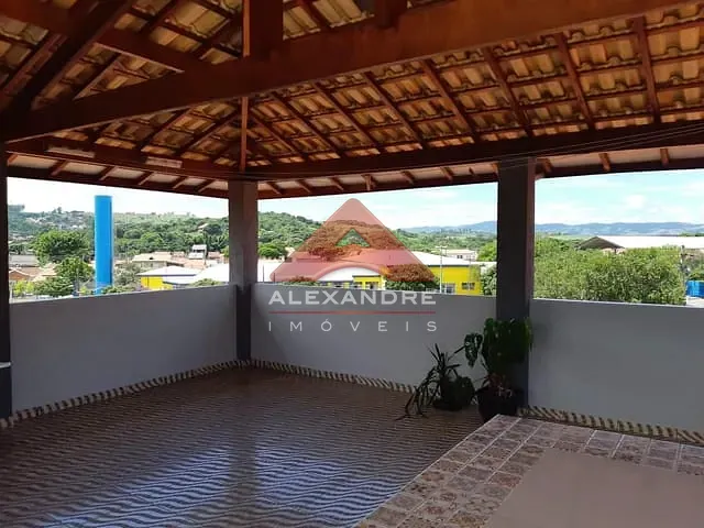 Casa com 250m² 3 quartos e 2 banheiros, à venda, no bairro Jardim Castanheira em São José dos Campos