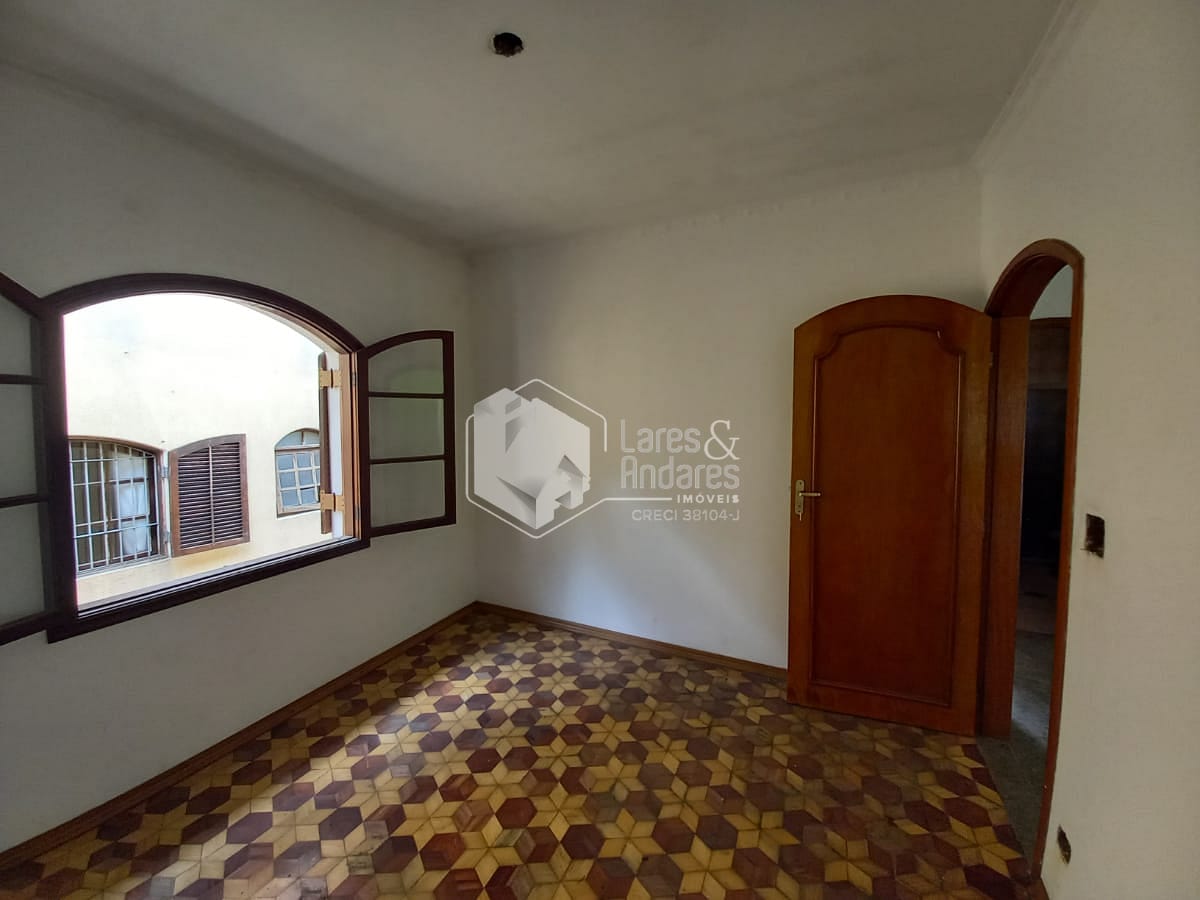 Casa à venda com 4 quartos, 377m² - Foto 15
